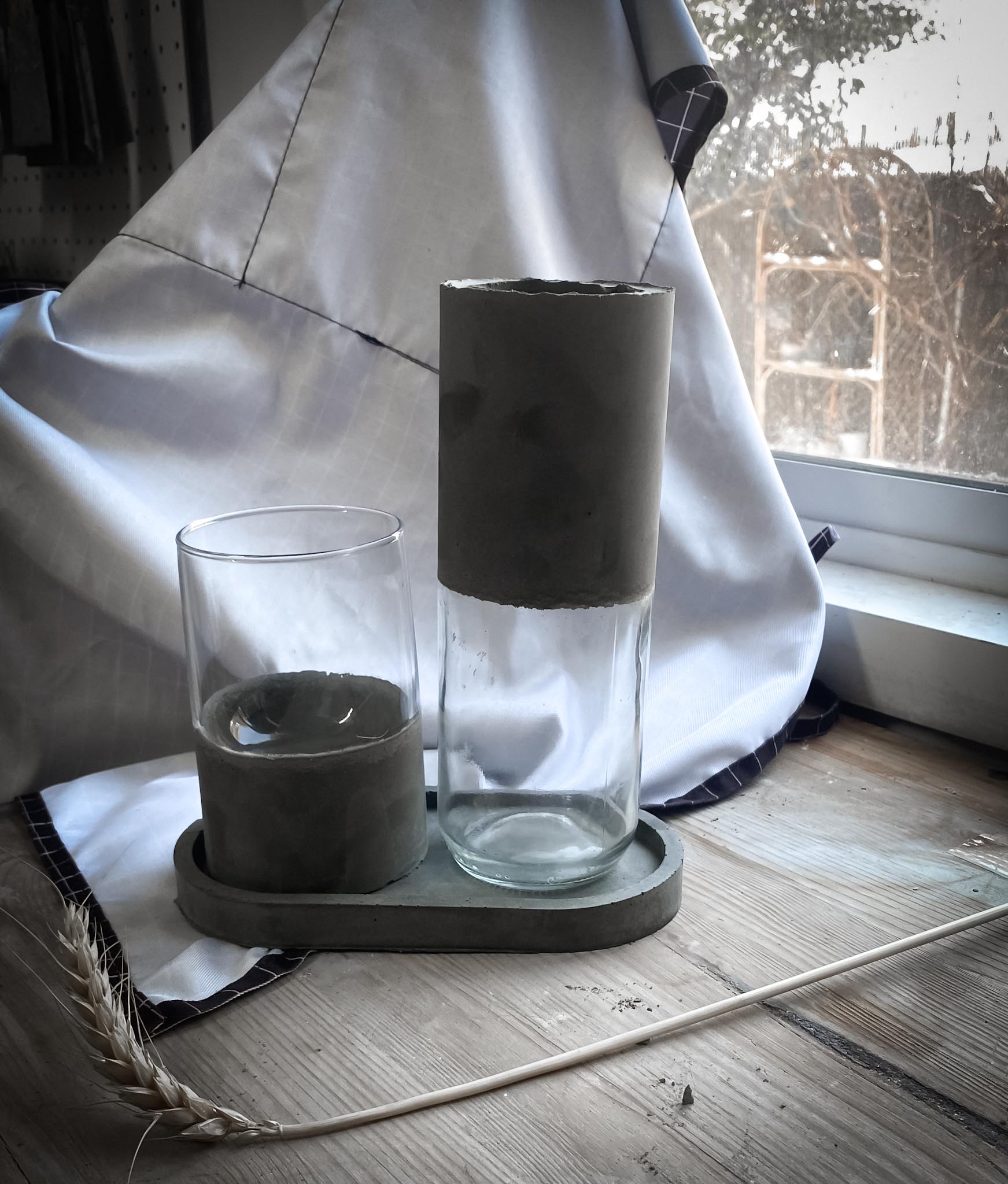 חנוכיה מבטון בעבודת יד